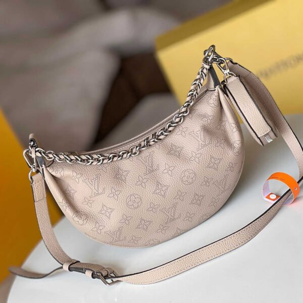 High Quality Fake Louis Vuitton Handbag M22820