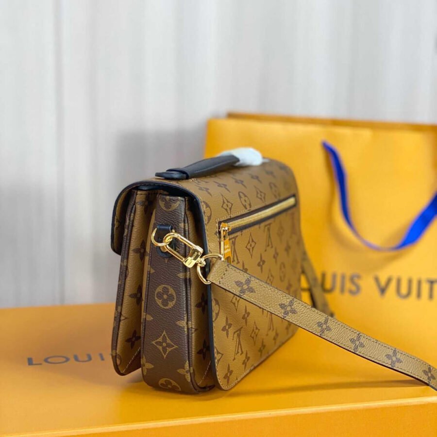 Louis Vuitton Pochette Métis Monogram Replica Bag M44876